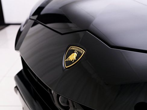 Used 2022 Lamborghini Urus image 17