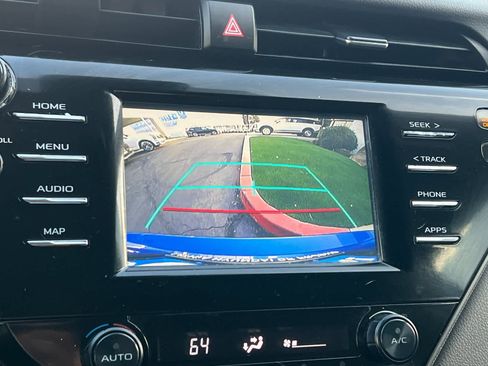 Used 2019 Toyota Camry SE image 18