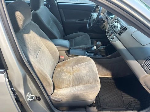 Used 2004 Toyota Camry LE FWD image 11