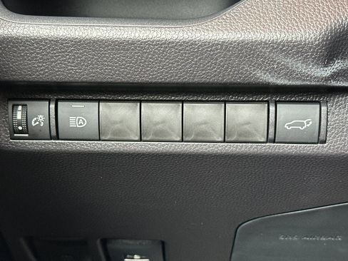 New 2025 Toyota RAV4 XLE image 31