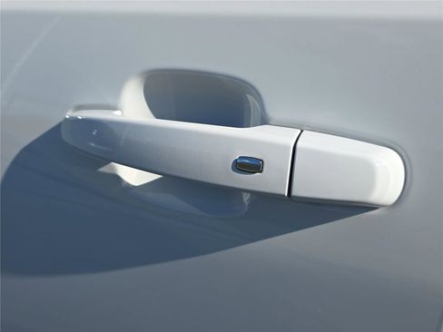 Used 2023 GMC Acadia SLT image 9