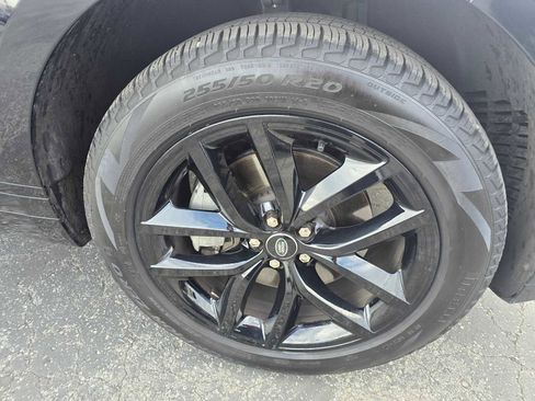 Used 2025 Land Rover Range Rover Velar Dynamic SE image 9