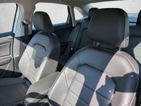 Used 2023 Volkswagen Jetta SE FWD image 9