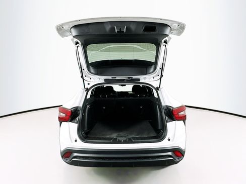 Used 2024 Chevrolet Trax LS w/ LS Convenience Package image 28