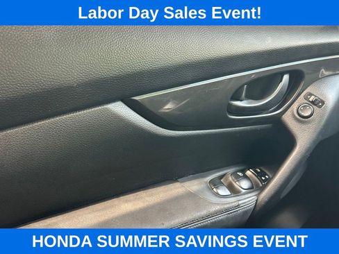 Used 2020 Nissan Rogue S FWD image 18
