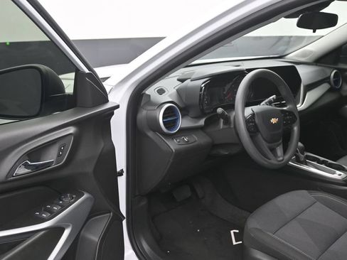 Used 2026 Chevrolet Trax LS FWD image 11