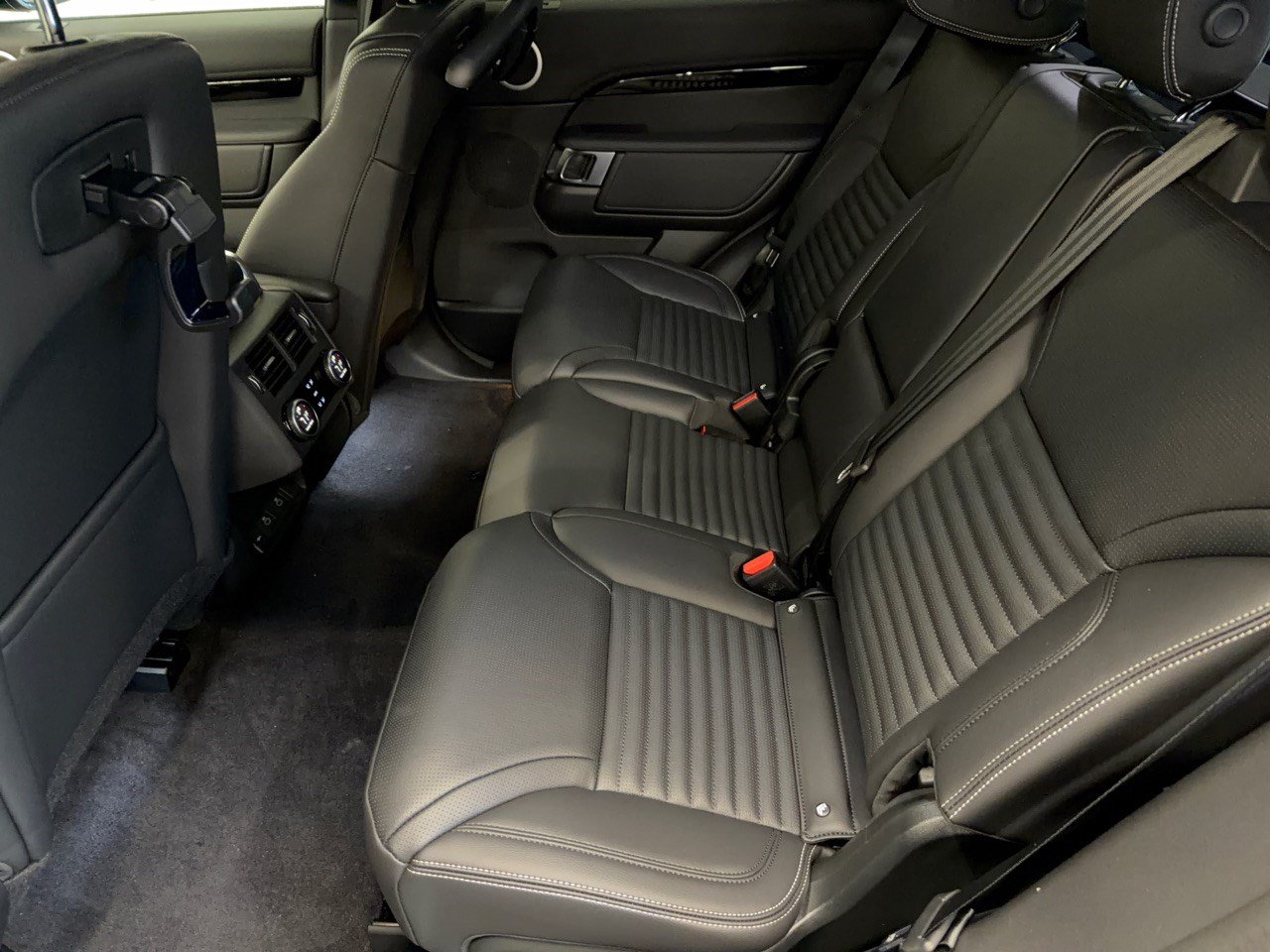 New 2026 Land Rover Discovery S AWD/4WD image 25