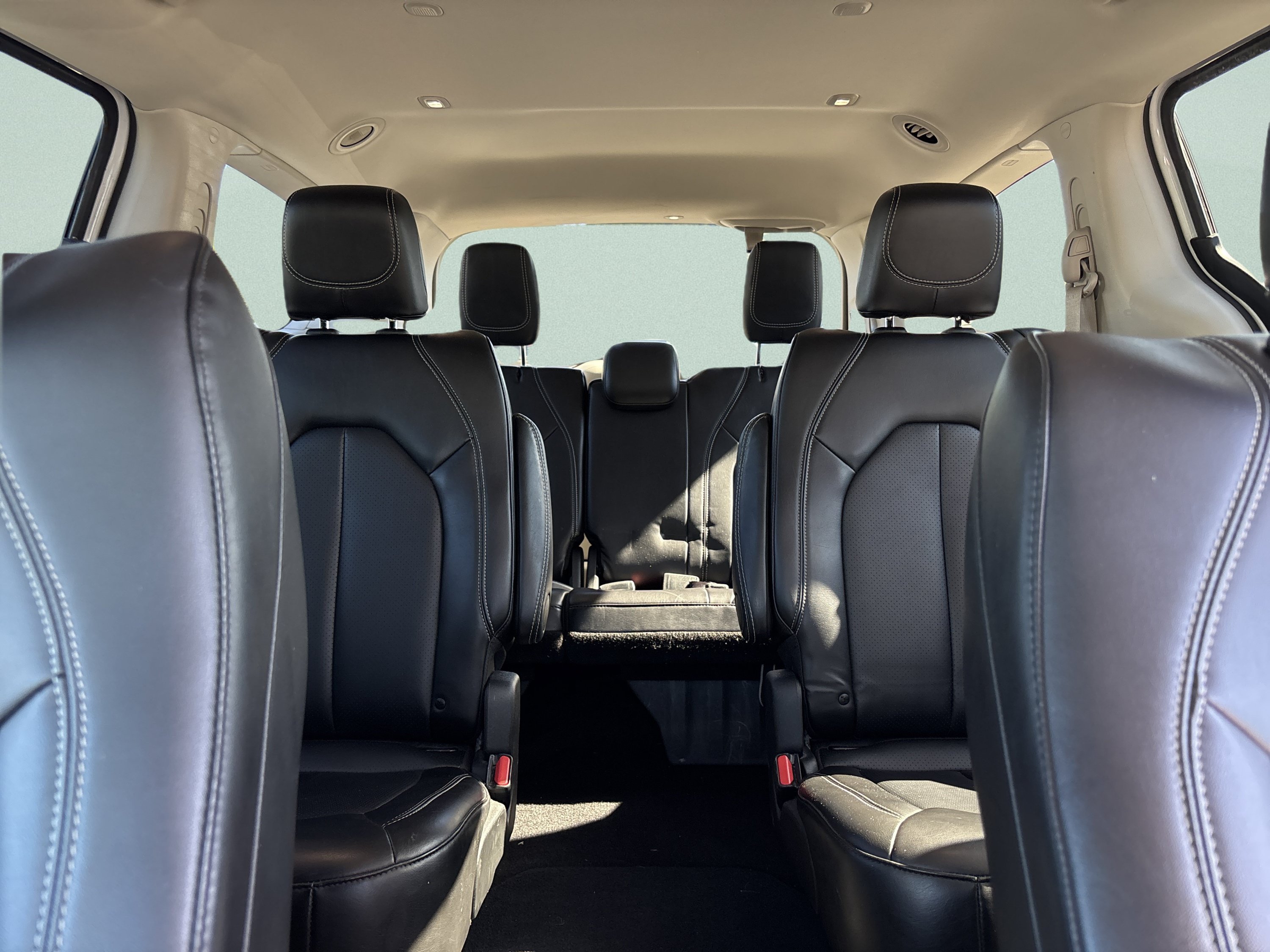 Used 2024 Chrysler Pacifica Touring-L FWD image 16