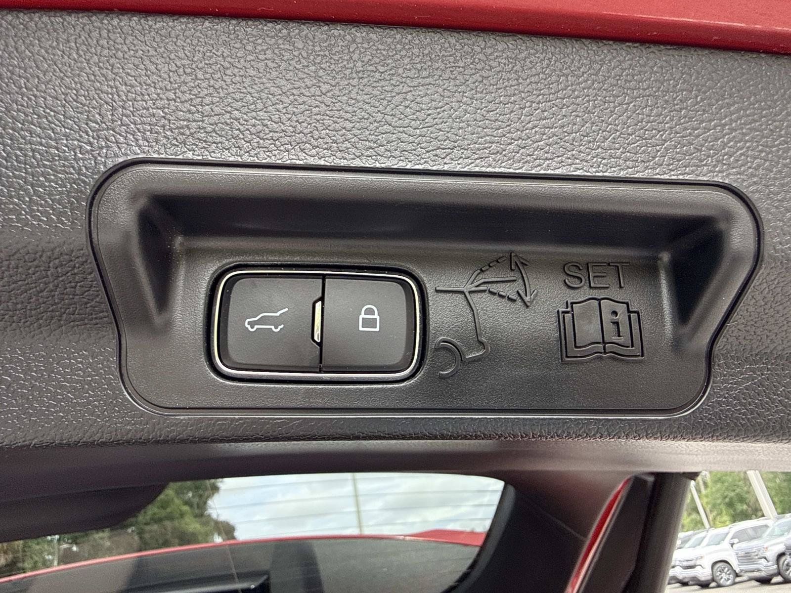 Used 2023 Ford Explorer XLT RWD image 33