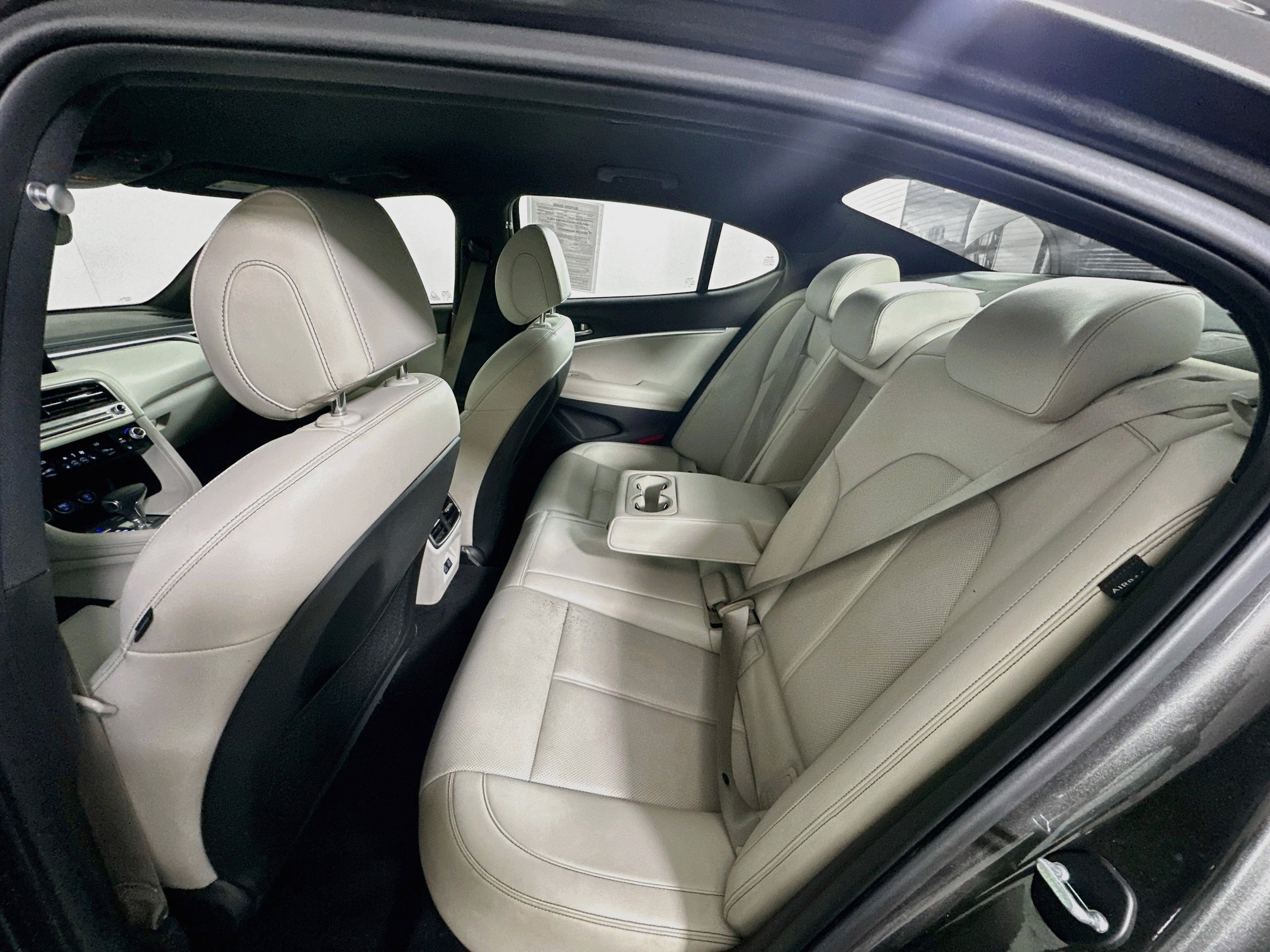 Used 2025 Genesis G70 2.5T RWD image 27
