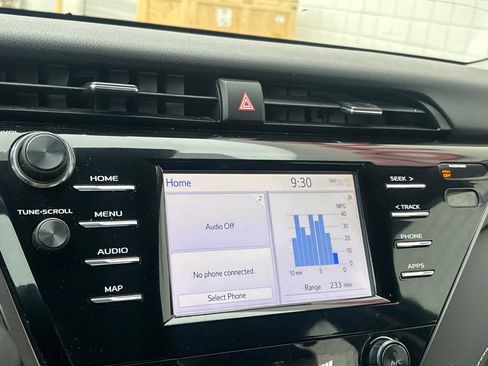 Used 2019 Toyota Camry SE image 11