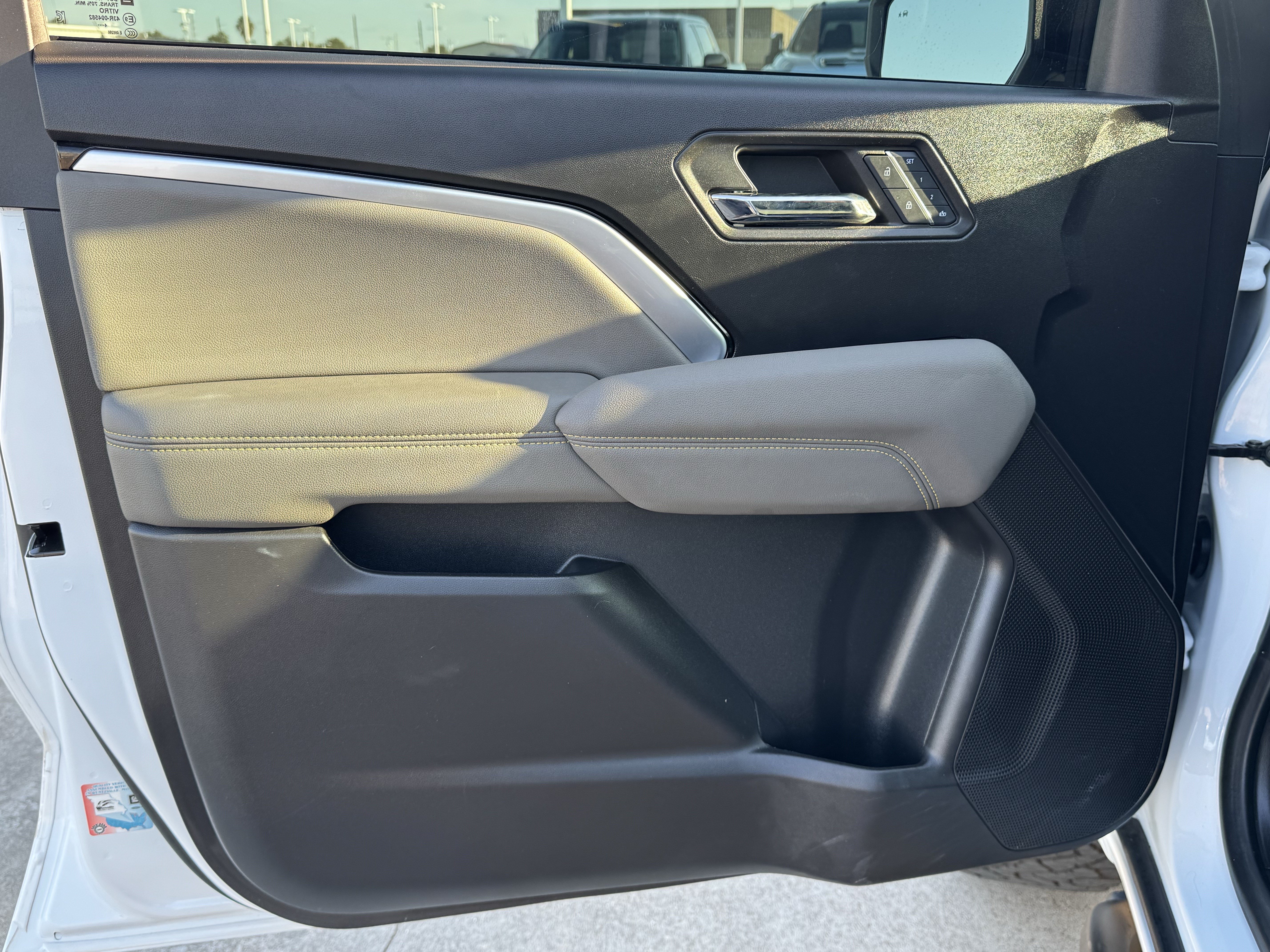 Used 2024 Chevrolet Colorado ZR2 w/ ZR2 Convenience Package III AWD/4WD image 13
