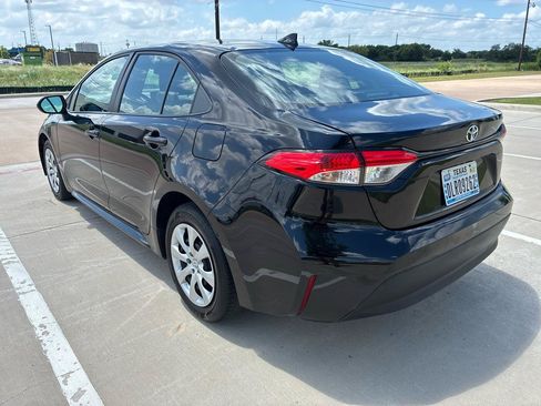 Used 2025 Toyota Corolla LE FWD image 7