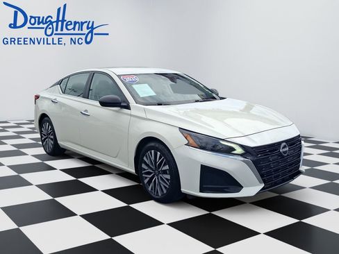 Used 2025 Nissan Altima 2.5 SV FWD image 7