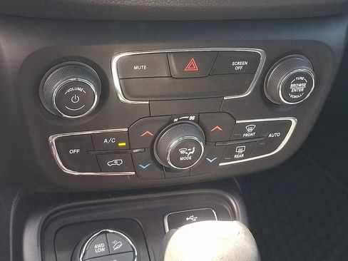Used 2018 Jeep Compass Trailhawk w/ Navigation Group AWD/4WD image 15