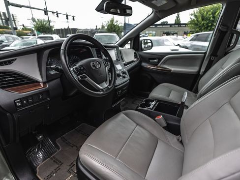 Used 2020 Toyota Sienna Limited AWD/4WD image 16