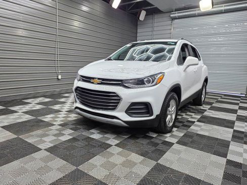 Used 2020 Chevrolet Trax LT w/ LT Convenience Package AWD/4WD image 40