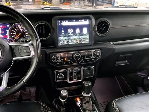 Used 2022 Jeep Wrangler Unlimited Sahara image 7