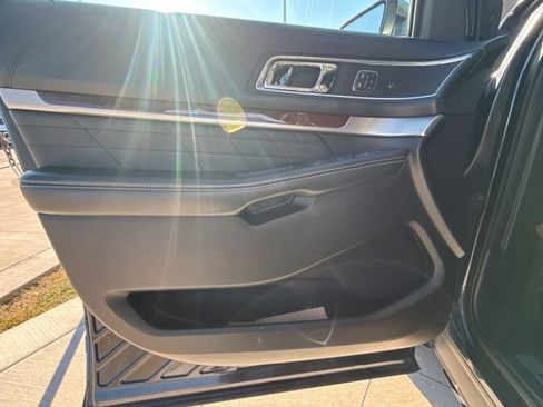Used 2017 Ford Explorer Platinum AWD/4WD image 14