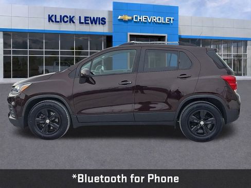 Used 2021 Chevrolet Trax LT w/ LT Convenience Package image 4