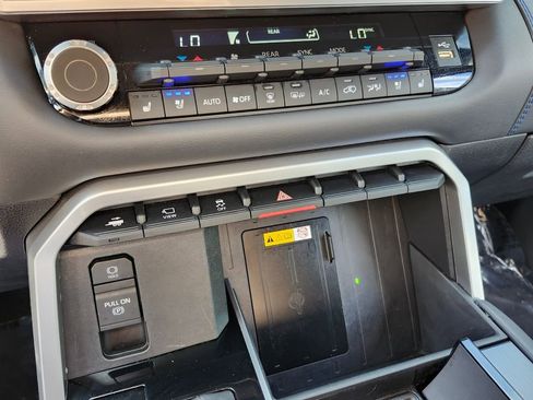 Used 2024 Toyota Sequoia Platinum image 27