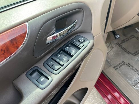 Used 2015 Chrysler Town & Country Touring-L w/ Driver Convenience Group FWD image 12
