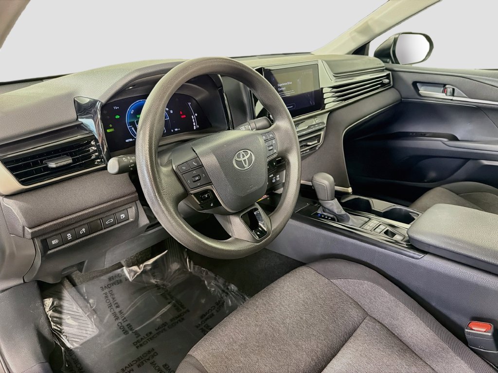 Used 2025 Toyota Camry LE FWD image 18