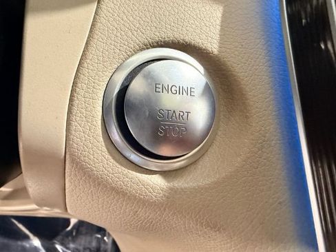 Used 2019 Mercedes-Benz GLC 300 4MATIC image 24