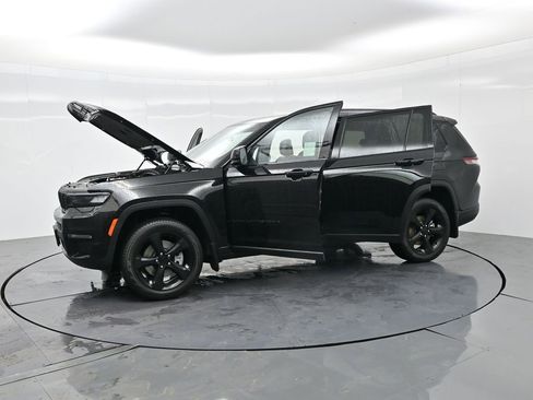 New 2025 Jeep Grand Cherokee L Limited w/ Black Appearance Package image 40