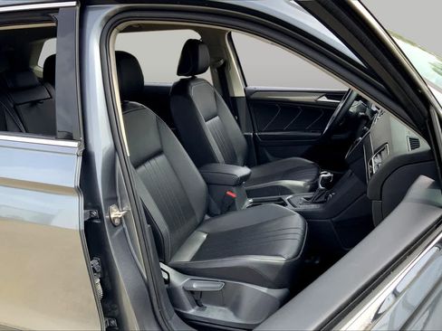 Used 2024 Volkswagen Tiguan SE FWD image 9