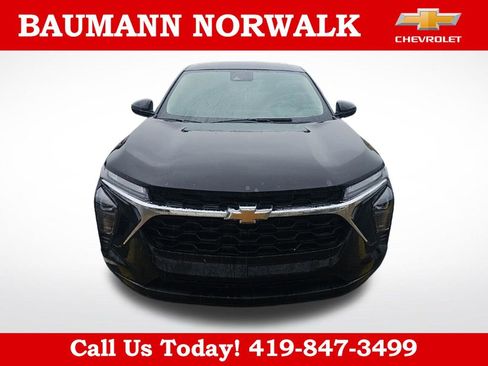 Used 2025 Chevrolet Trax LS w/ LS Convenience Package FWD image 2