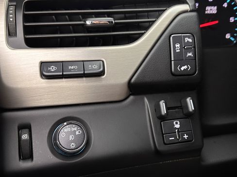 Used 2018 GMC Yukon Denali image 19