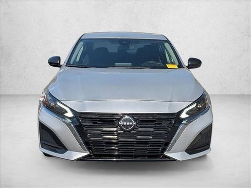 Used 2024 Nissan Altima 2.5 SV image 2