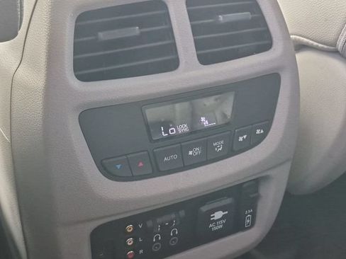 Used 2018 Honda Pilot Touring image 13