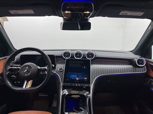 Used 2025 Mercedes-Benz GLC 300 4MATIC image 8