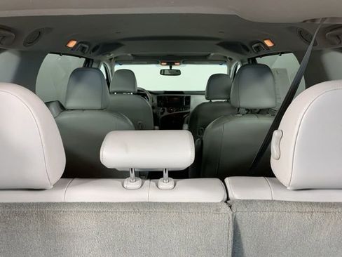 Used 2013 Toyota Sienna XLE AWD/4WD image 14