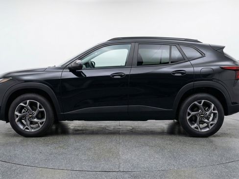 Used 2025 Chevrolet Trax LT w/ LT Convenience Package FWD image 5