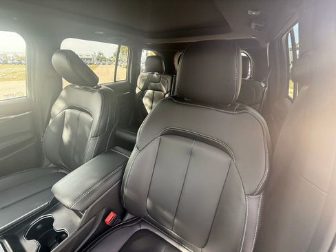 Certified 2025 Jeep Grand Cherokee Limited w/ Black Appearance Package image 25