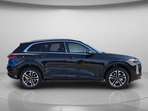 Certified 2025 Audi Q5 Premium w/ Convenience Package AWD/4WD image 9