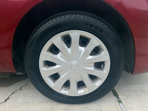 Used 2016 Nissan Versa SV FWD image 34
