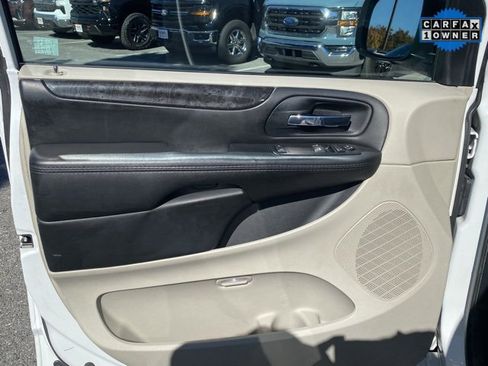 Used 2015 Dodge Grand Caravan SE w/ Quick Order Package 29E SE image 12