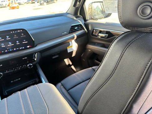 New 2026 Chevrolet Suburban High Country w/ Sun And Tow Package AWD/4WD image 19