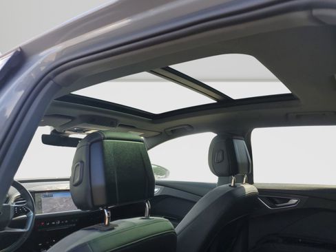 Used 2024 Audi Q4 e-tron Prestige image 16