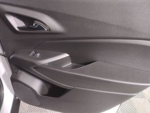 Used 2024 Chevrolet Trax RS w/ Sunroof Package image 26