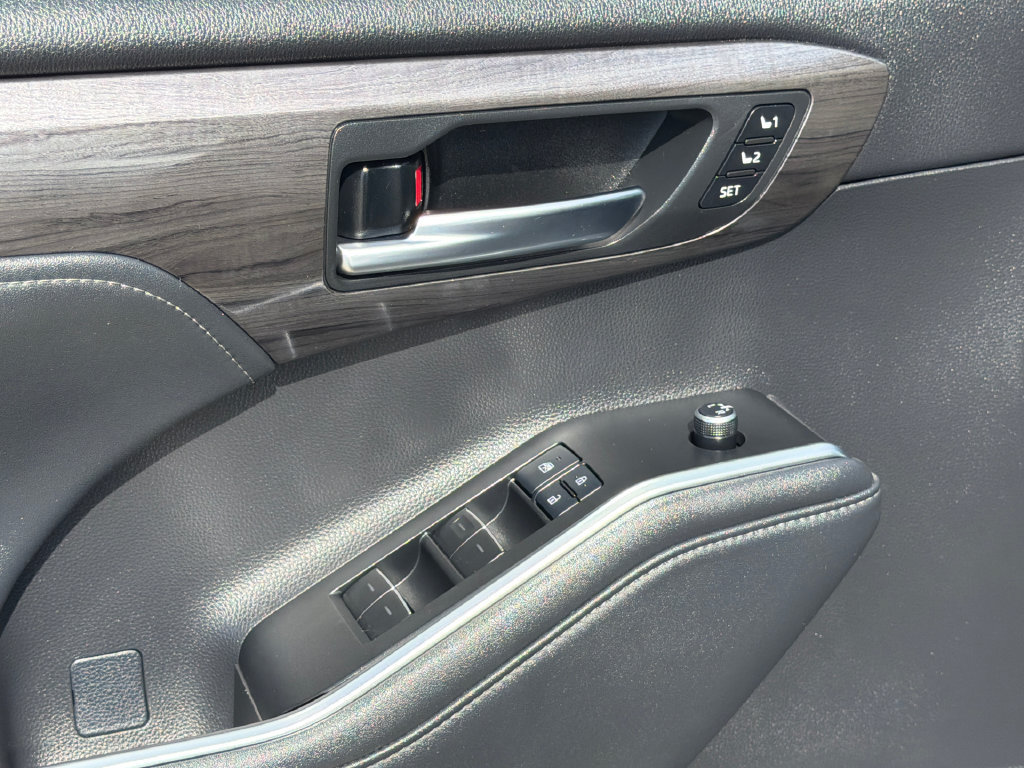 Used 2021 Toyota Highlander Limited AWD/4WD image 20