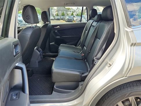 Certified 2022 Volkswagen Tiguan SE image 10