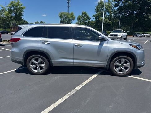 Used 2017 Toyota Highlander Limited AWD/4WD image 2