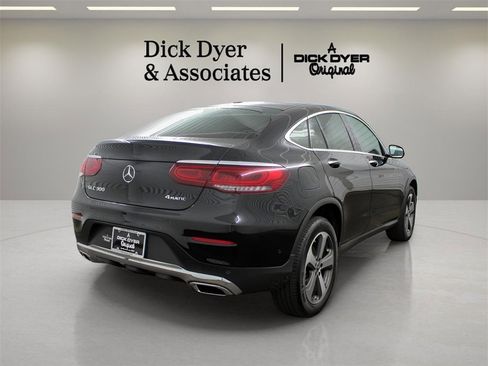 Used 2022 Mercedes-Benz GLC 300 4MATIC Coupe image 2