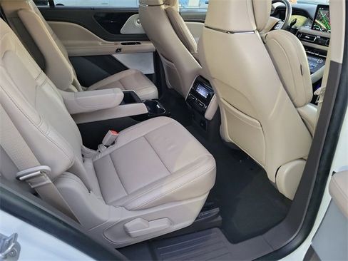 Used 2022 Lincoln Aviator Reserve w/ Equipment Group 201A image 18