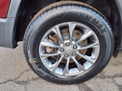 Used 2019 Jeep Cherokee Latitude Plus w/ Cold Weather Group image 9